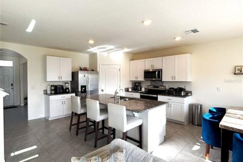 House in Kissimmee, Florida 5 bedrooms, 248.42 sq.m. № 1810237 - photo 6