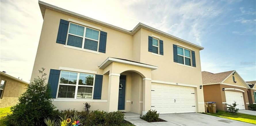 House in Kissimmee, Florida 5 bedrooms, 248.42 sq.m. № 1810237