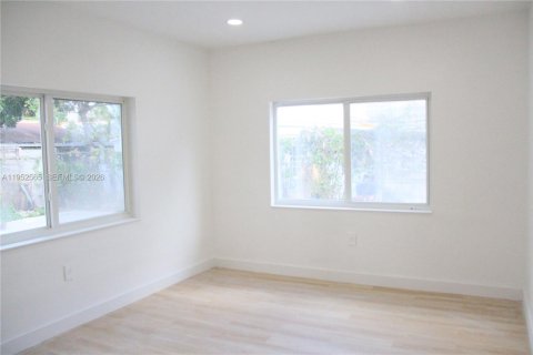 House in Miami, Florida 2 bedrooms, 142.7 sq.m. № 2007452 - photo 7
