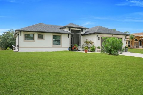 Villa ou maison à vendre à Lehigh Acres, Floride: 3 chambres, 191.84 m2 № 2339316 - photo 2