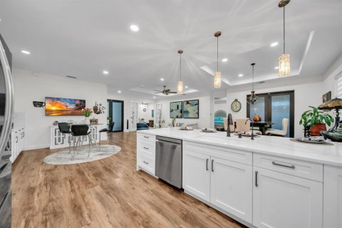 Villa ou maison à vendre à Lehigh Acres, Floride: 3 chambres, 191.84 m2 № 2339316 - photo 8