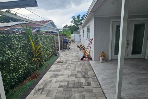 Villa ou maison à vendre à Tampa, Floride: 4 chambres, 163.04 m2 № 2210122 - photo 30