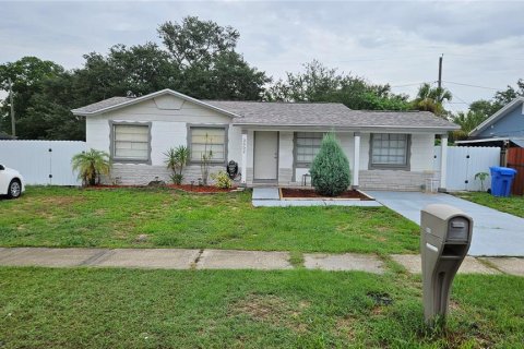 Villa ou maison à Tampa, Floride 4 chambres, 163.04 m2 № 2210122