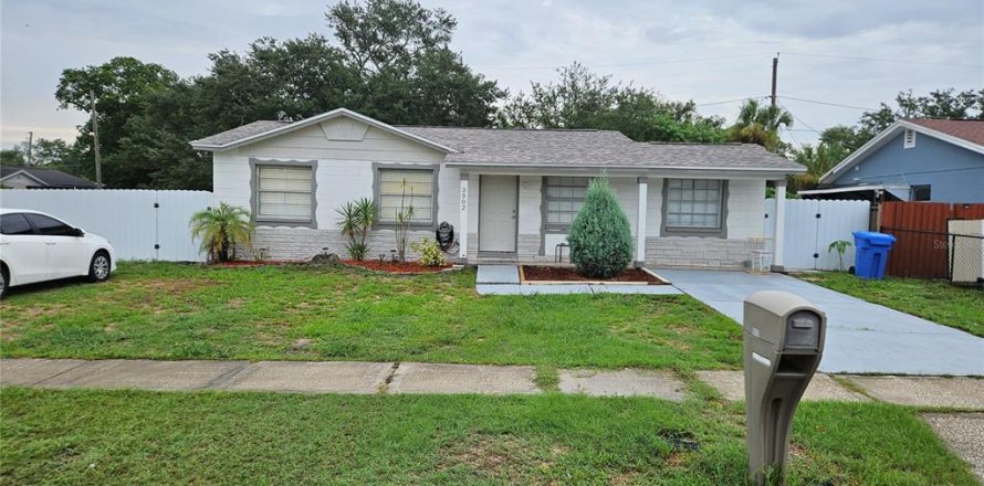 Villa ou maison à Tampa, Floride 4 chambres, 163.04 m2 № 2210122