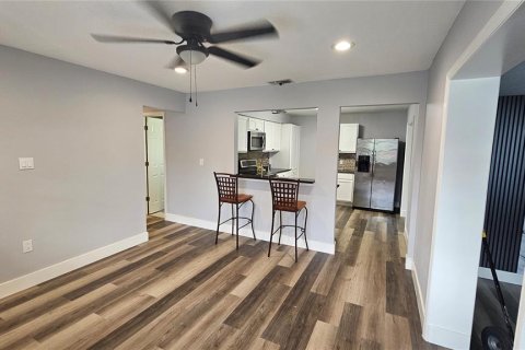 Villa ou maison à vendre à Tampa, Floride: 4 chambres, 163.04 m2 № 2210122 - photo 5