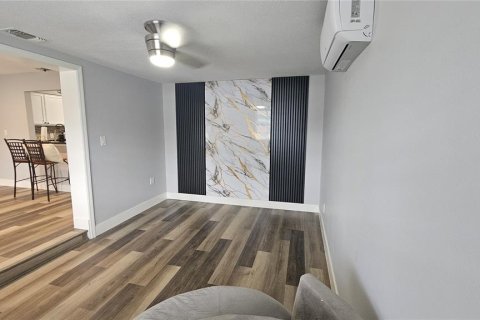 Villa ou maison à vendre à Tampa, Floride: 4 chambres, 163.04 m2 № 2210122 - photo 7
