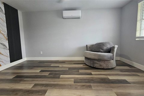 Villa ou maison à vendre à Tampa, Floride: 4 chambres, 163.04 m2 № 2210122 - photo 8