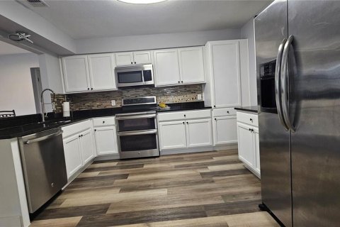 Villa ou maison à vendre à Tampa, Floride: 4 chambres, 163.04 m2 № 2210122 - photo 10