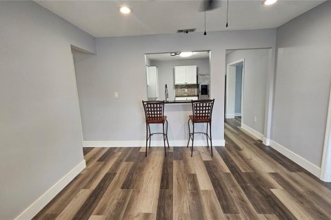 Villa ou maison à vendre à Tampa, Floride: 4 chambres, 163.04 m2 № 2210122 - photo 6