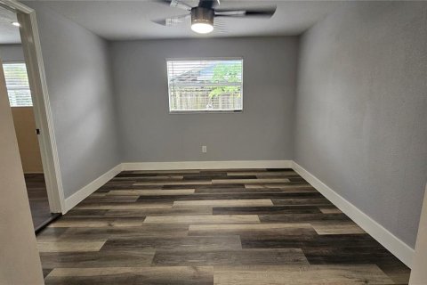 Villa ou maison à vendre à Tampa, Floride: 4 chambres, 163.04 m2 № 2210122 - photo 11