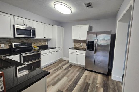 Villa ou maison à vendre à Tampa, Floride: 4 chambres, 163.04 m2 № 2210122 - photo 9