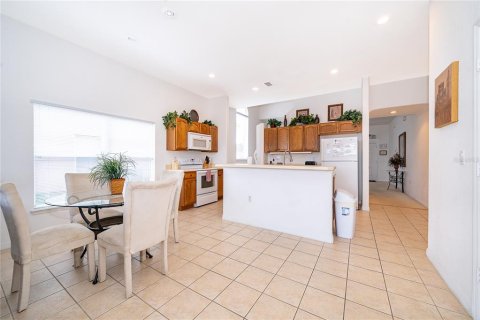 House in Davenport, Florida 5 bedrooms, 265.05 sq.m. № 2097554 - photo 15