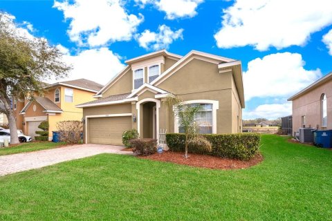 House in Davenport, Florida 5 bedrooms, 265.05 sq.m. № 2097554 - photo 3
