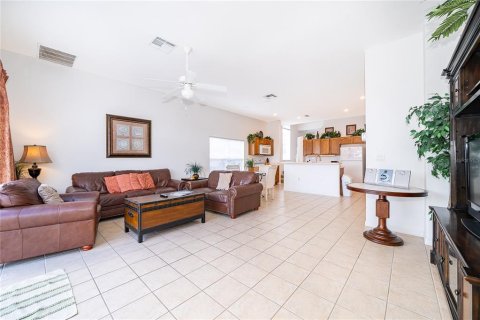 House in Davenport, Florida 5 bedrooms, 265.05 sq.m. № 2097554 - photo 18