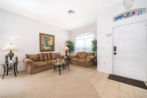 House in Davenport, Florida 5 bedrooms, 265.05 sq.m. № 2097554 - photo 5