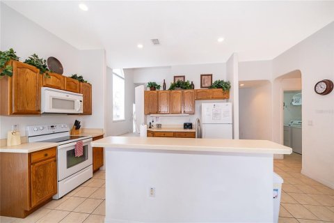 House in Davenport, Florida 5 bedrooms, 265.05 sq.m. № 2097554 - photo 12