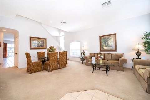 House in Davenport, Florida 5 bedrooms, 265.05 sq.m. № 2097554 - photo 4