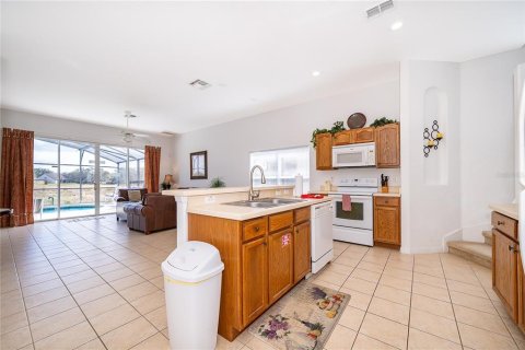 House in Davenport, Florida 5 bedrooms, 265.05 sq.m. № 2097554 - photo 10