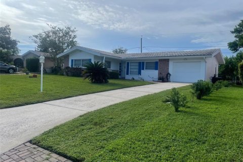 Villa ou maison à vendre à Clearwater, Floride: 2 chambres, 113.9 m2 № 1917273 - photo 1