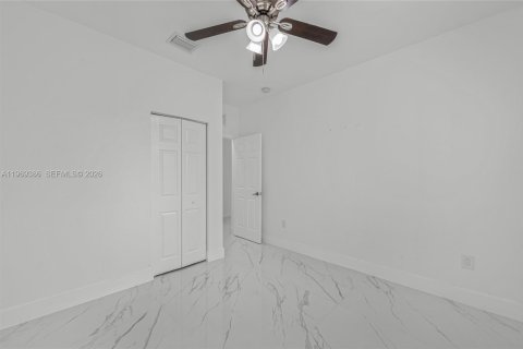 Casa en venta en Homestead, Florida, 5 dormitorios, 253.81 m2 № 2030350 - foto 16