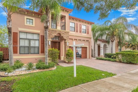 Casa en venta en Homestead, Florida, 5 dormitorios, 253.81 m2 № 2030350 - foto 2