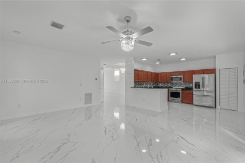 Casa en venta en Homestead, Florida, 5 dormitorios, 253.81 m2 № 2030350 - foto 14
