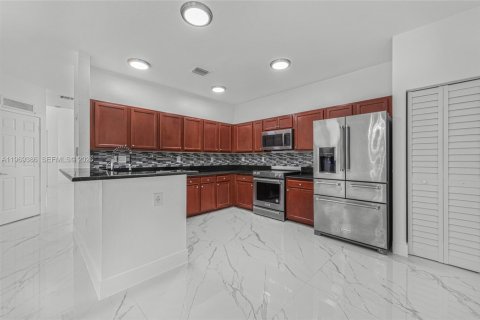 Casa en venta en Homestead, Florida, 5 dormitorios, 253.81 m2 № 2030350 - foto 10