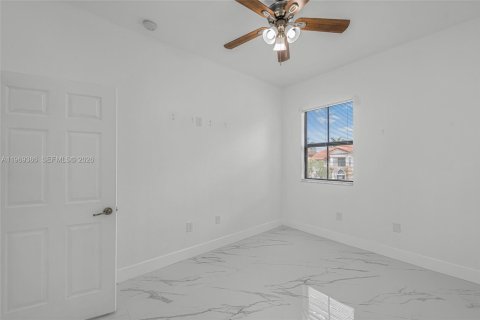 Casa en venta en Homestead, Florida, 5 dormitorios, 253.81 m2 № 2030350 - foto 28