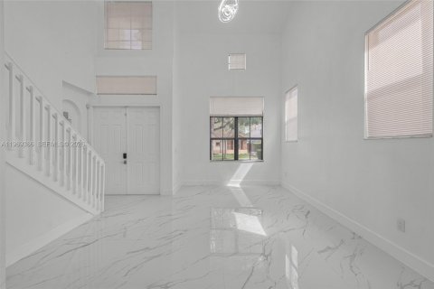 Casa en venta en Homestead, Florida, 5 dormitorios, 253.81 m2 № 2030350 - foto 9