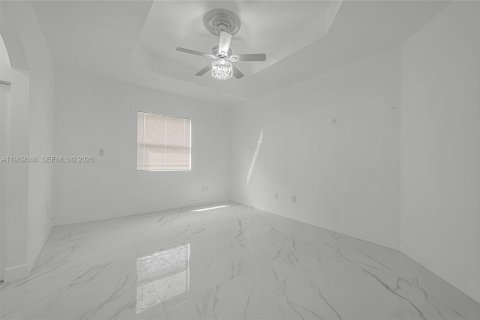 Casa en venta en Homestead, Florida, 5 dormitorios, 253.81 m2 № 2030350 - foto 21