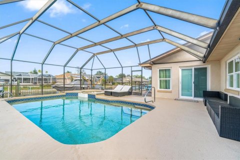 House in Palm Coast, Florida 3 bedrooms, 198.25 sq.m. № 2219547 - photo 2