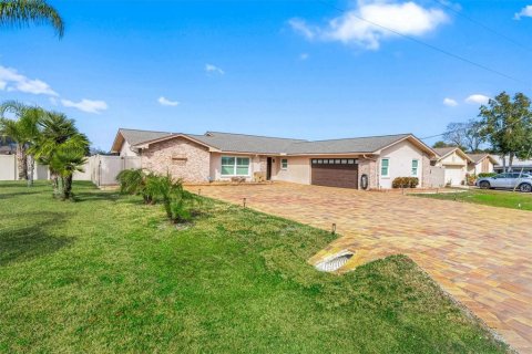 House in Palm Coast, Florida 3 bedrooms, 198.25 sq.m. № 2219547 - photo 5