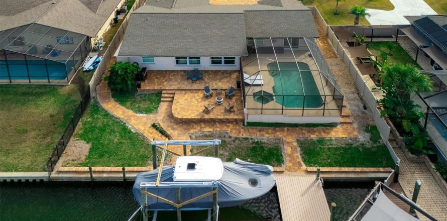 House in Palm Coast, Florida 3 bedrooms, 198.25 sq.m. № 2219547