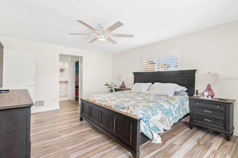House in Palm Coast, Florida 3 bedrooms, 198.25 sq.m. № 2219547 - photo 28