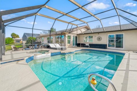 House in Palm Coast, Florida 3 bedrooms, 198.25 sq.m. № 2219547 - photo 23