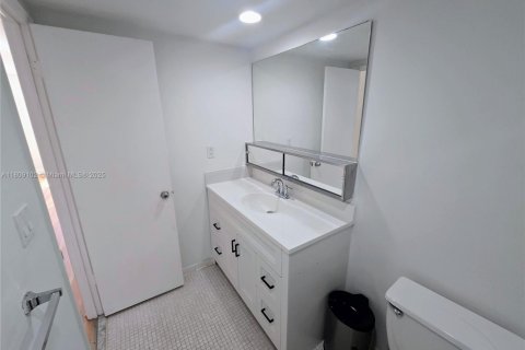 Condo in Sunny Isles Beach, Florida, 1 bedroom  № 1750456 - photo 25