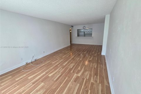 Condo in Sunny Isles Beach, Florida, 1 bedroom  № 1750456 - photo 27
