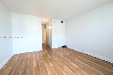 Condo in Sunny Isles Beach, Florida, 1 bedroom  № 1750456 - photo 4