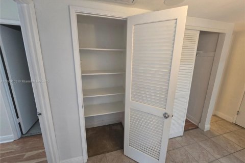 Condo in Sunny Isles Beach, Florida, 1 bedroom  № 1750456 - photo 13