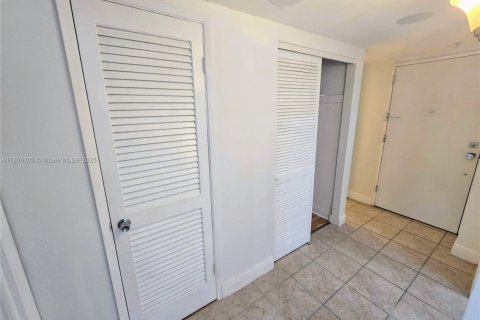 Condo in Sunny Isles Beach, Florida, 1 bedroom  № 1750456 - photo 14