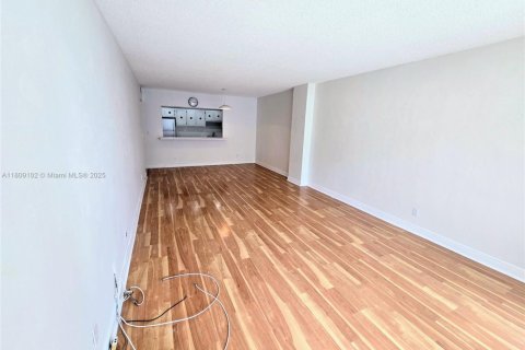 Condo in Sunny Isles Beach, Florida, 1 bedroom  № 1750456 - photo 26