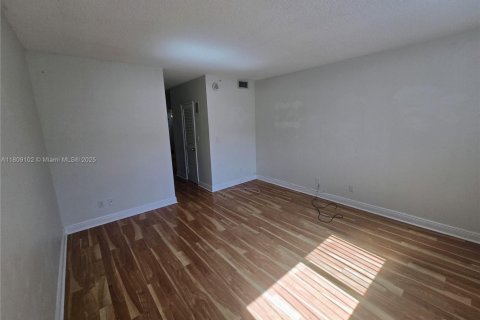 Condo in Sunny Isles Beach, Florida, 1 bedroom  № 1750456 - photo 18