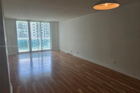 Condo in Sunny Isles Beach, Florida, 1 bedroom  № 1750456 - photo 29