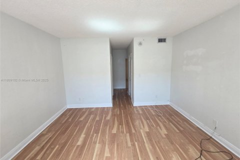 Condo in Sunny Isles Beach, Florida, 1 bedroom  № 1750456 - photo 16