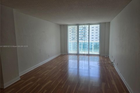 Condo in Sunny Isles Beach, Florida, 1 bedroom  № 1750456 - photo 30