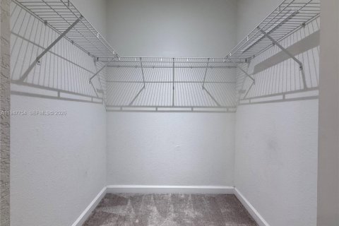 Touwnhouse à louer à Miami, Floride: 3 chambres, 137.77 m2 № 2025738 - photo 15