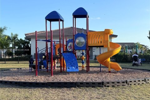 Touwnhouse à louer à Miami, Floride: 3 chambres, 137.77 m2 № 2025738 - photo 9