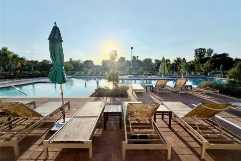 Touwnhouse à louer à Miami, Floride: 3 chambres, 137.77 m2 № 2025738 - photo 4