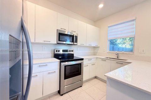 Touwnhouse à louer à Miami, Floride: 3 chambres, 137.77 m2 № 2025738 - photo 27