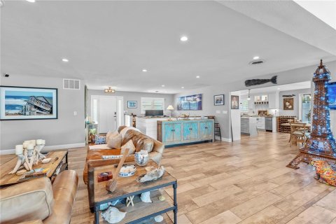 Casa en venta en Port Orange, Florida, 4 dormitorios, 272.2 m2 № 2237286 - foto 9